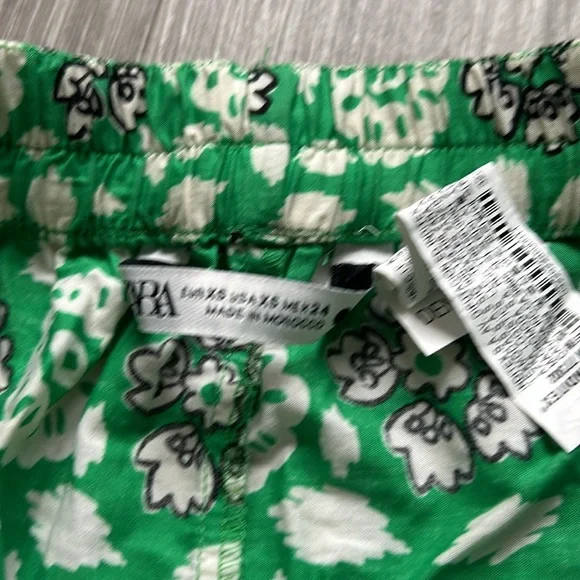 Zara Green Floral Women's Tie-Waist Shorts - Picture 5 of 6
